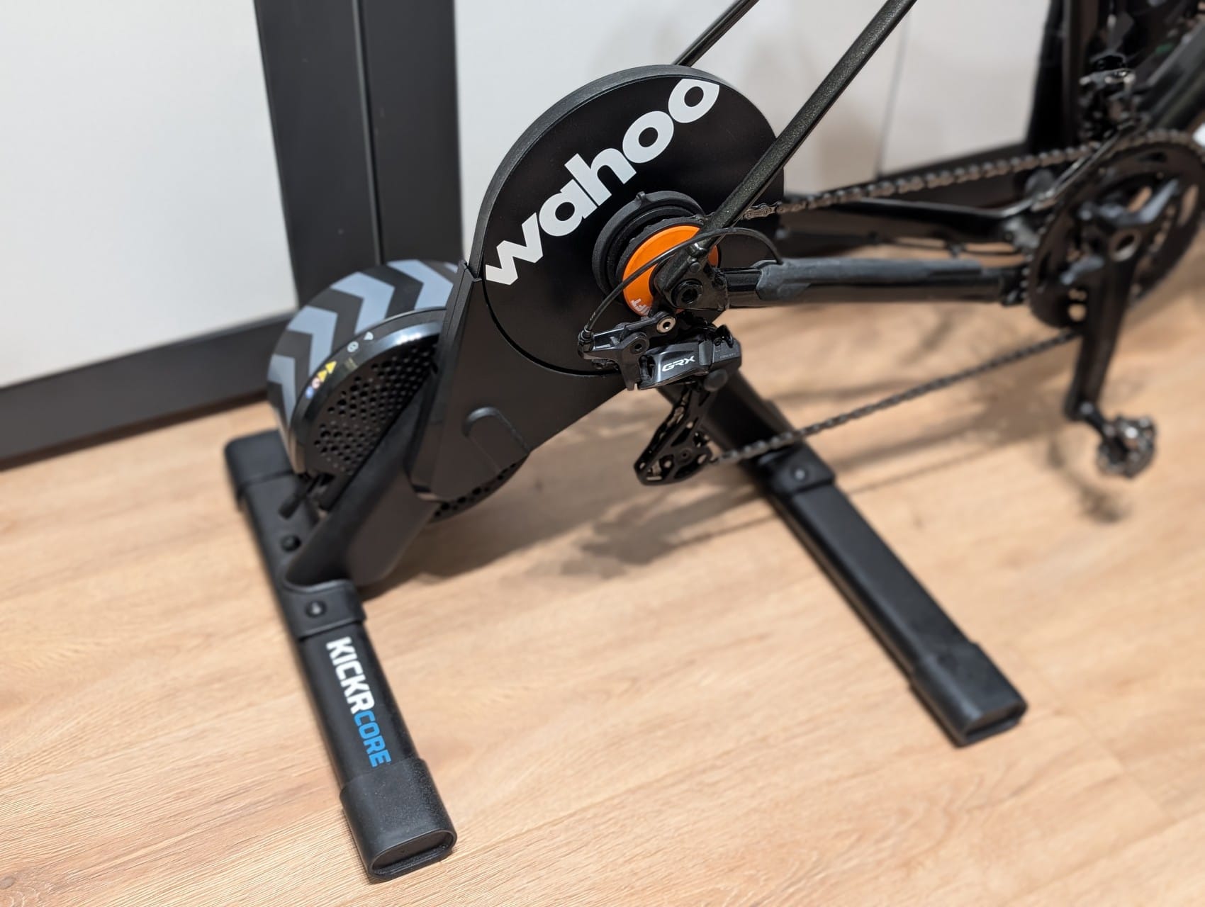 Test Wahoo KICKR CORE 2 – Czy to najlepszy trenażer rowerowy?