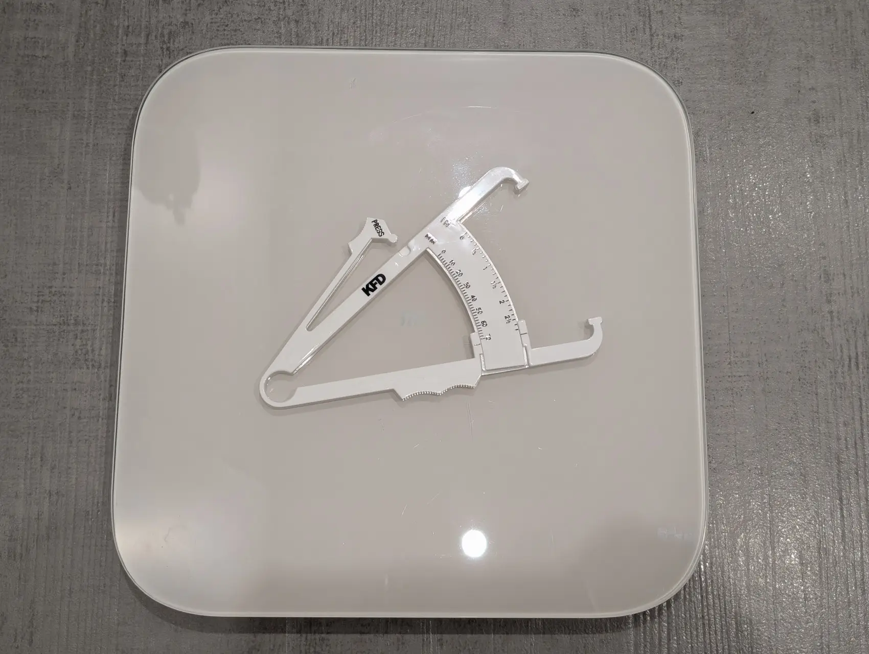 Jak działa waga z pomiarem tkanki tłuszczowej?